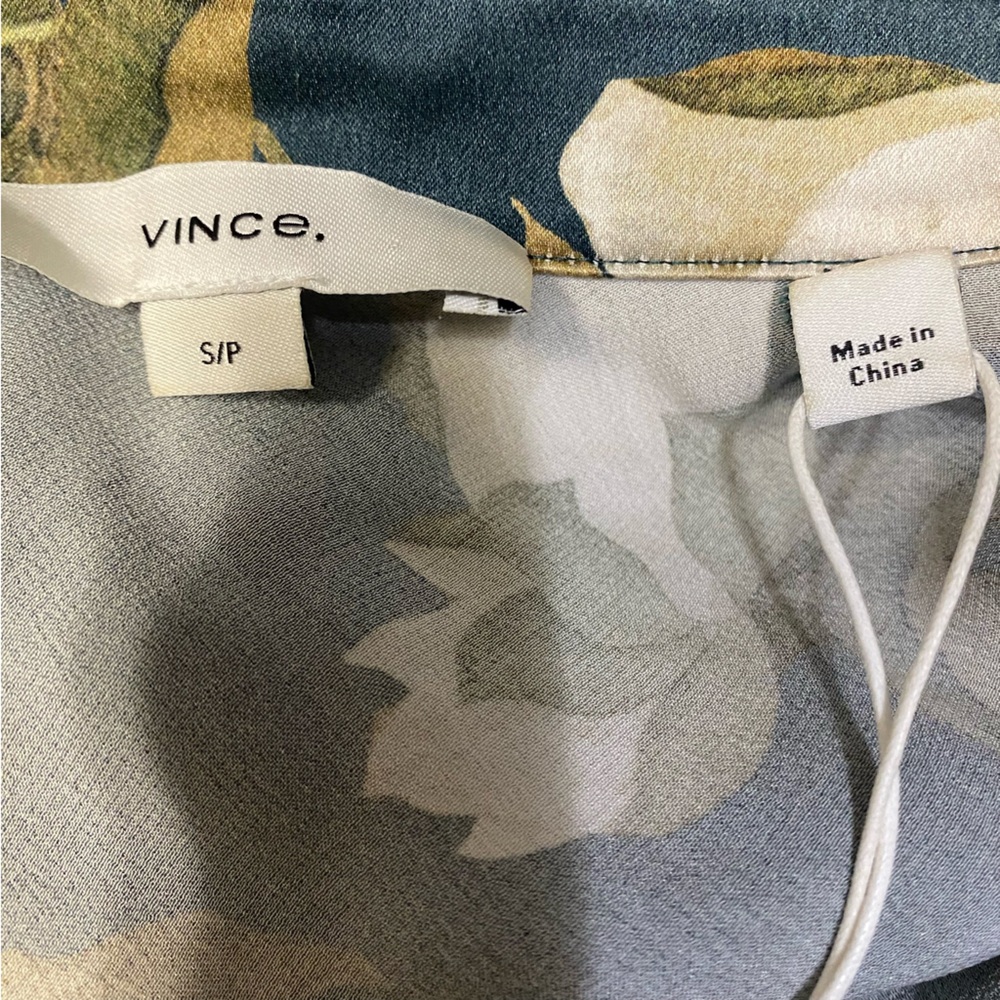 Vince Womens Camellia Blouse 100% Silk Small Floral Button Down Quiet Luxury NWT - Picture 9 of 14